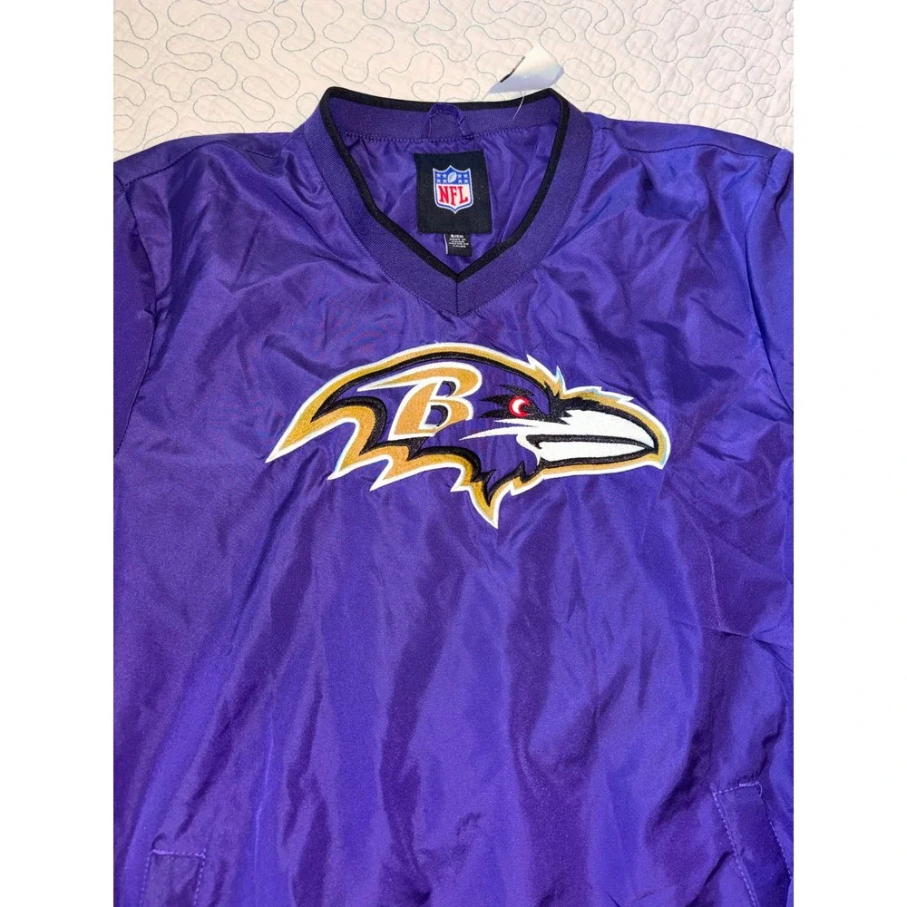 Baltimore Ravens NFL Windbreaker Pullover Purple V-Neck Men Small Side Zip Logo